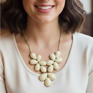 NWT Erica Lyons Gold Tone Cream Ivory Teardrop Resin Statement Bib Necklace NOS